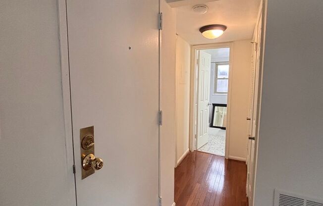 Alexandria/North Old Town/Harbor Terrace - 1413 Abingdon Drive - $2,400.00