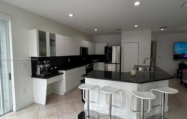 10873 NW 71 ST