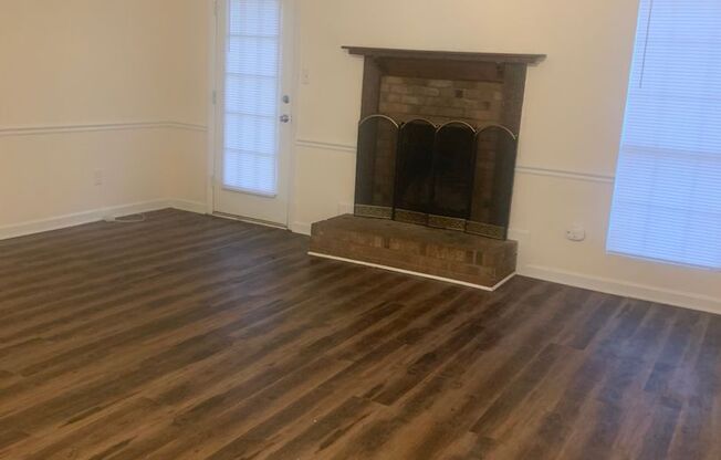 Great NW RALEIGH location-2 brm 2 bath ~ Fully equipped kitchen with microwave-deck-wood burning fireplace
