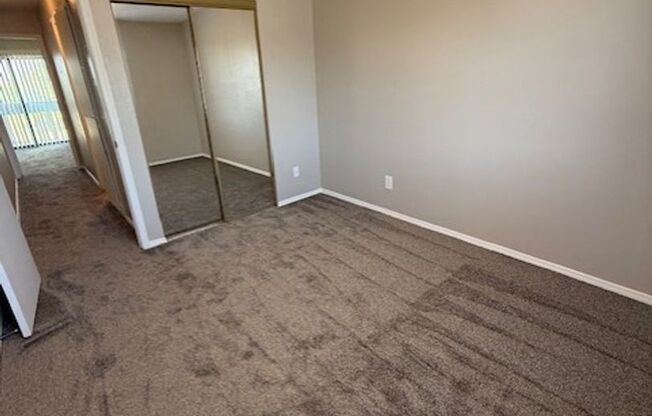 2 beds, 1 bath, 1,105 sqft, $920, Unit 2715-303