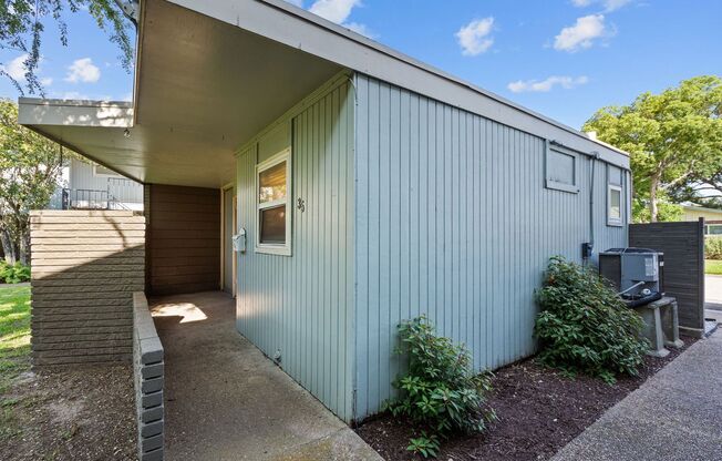 Studio, 1 bath, 648 sqft, $999, Unit #35
