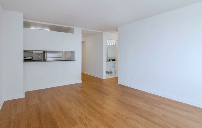 1 bed, 1 bath, 645 sqft, $4,330, Unit 16M