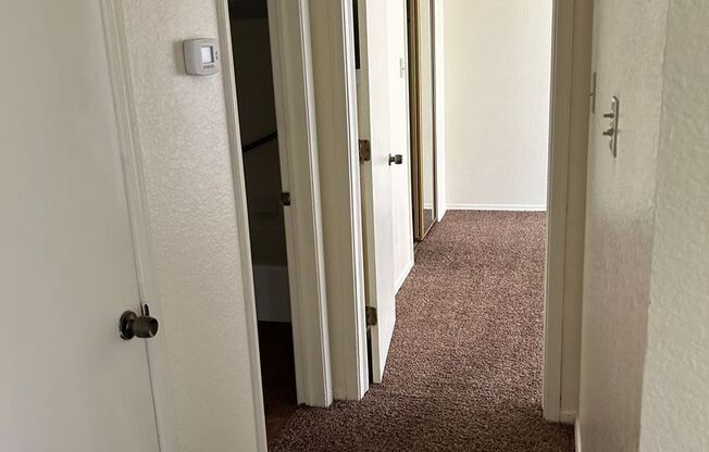 2 beds, 1 bath, 861 sqft, $970, Unit 39
