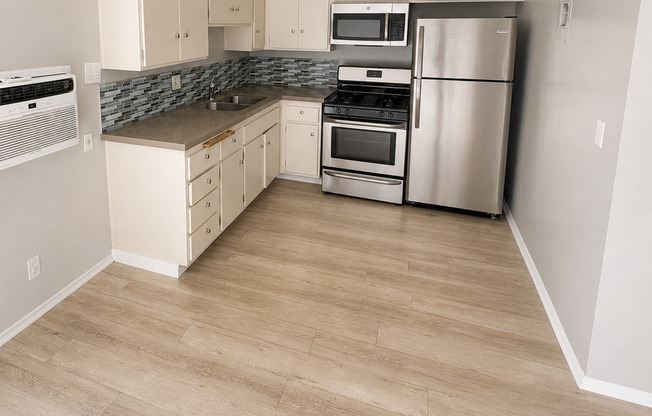 Studio, 1 bath, 450 sqft, $1,595, Unit 313