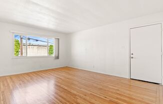 Cozy 2-Bed Oakland Apartment: San Leandro Schools & Off-Street Parking!