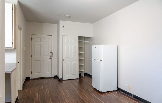 Studio, 1 bath, 265 sqft, $995, Unit 1428-209