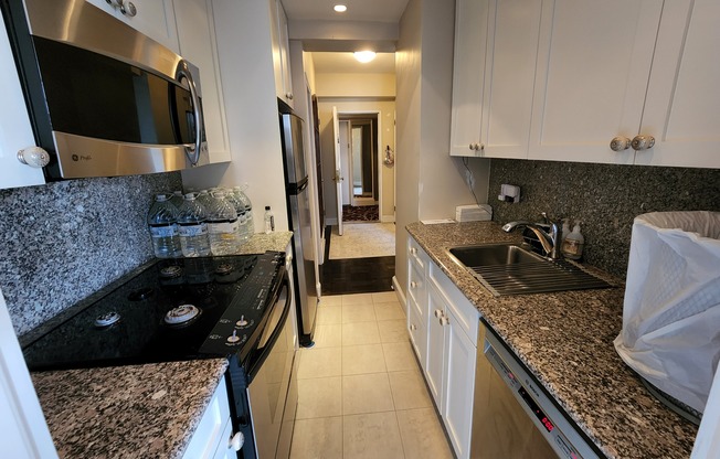 1 bed, 1 bath, 986 sqft, $9,500, Unit 16C