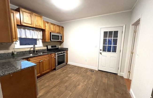 3 beds, 1 bath, 1,200 sqft, $2,730, Unit 1/F