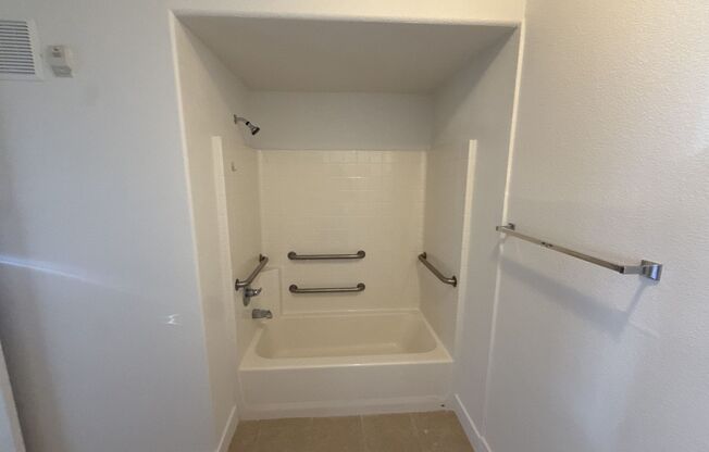 2 beds, 2 baths, $1,450, Unit # 2612
