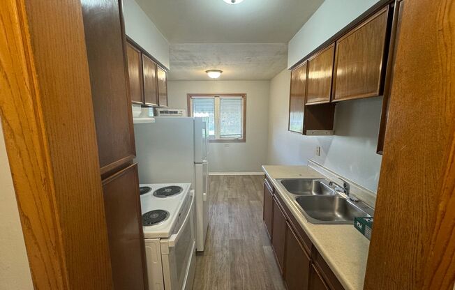 2 beds, 1 bath, 865 sqft, $950