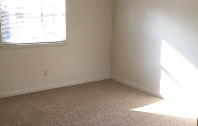 2 beds, 1 bath, $1,375, Unit 2218ps