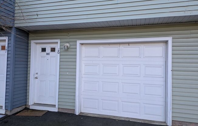 2 beds, 1.5 baths, 1,500 sqft, $2,000, Unit Townhouse - 998-16