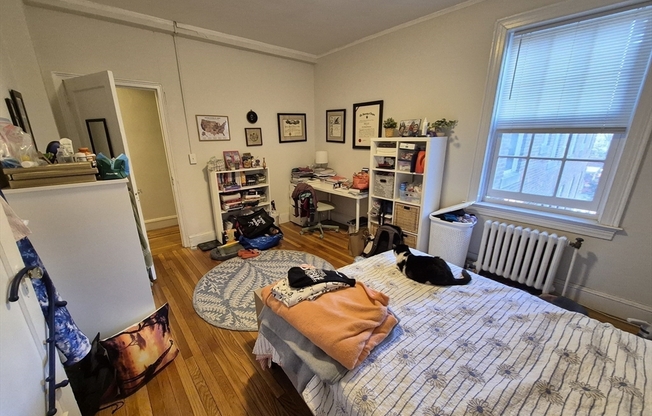 2 beds, 1 bath, 916 sqft, $4,000, Unit 27