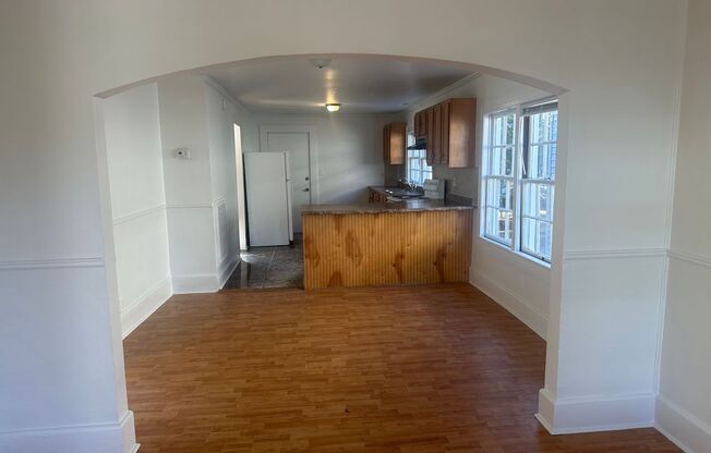 2 beds, 1 bath, $1,250