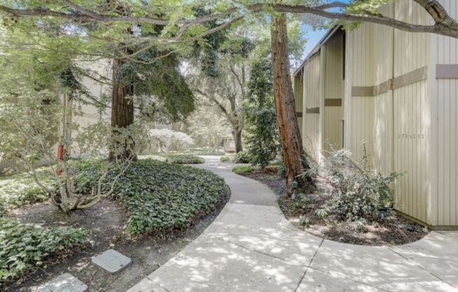 2 beds, 2 baths, $4,800, Unit #286