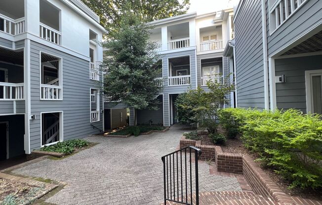 2 beds, 1 bath, $1,595, Unit Unit 206