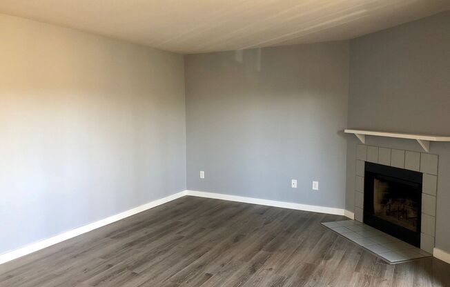 2 Bedroom 2 Bath Condo Overlooking a Greenbelt!