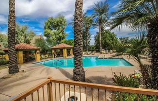 READY TO VIEW NOW! Beautiful 3 Bed 2 Bath Located in Scottsdale