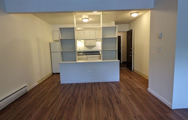 1 bed, 1 bath, 700 sqft, $1,245, Unit #27