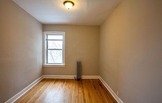 3 beds, 1 bath, 1,000 sqft, $2,295, Unit 1842 - 2A