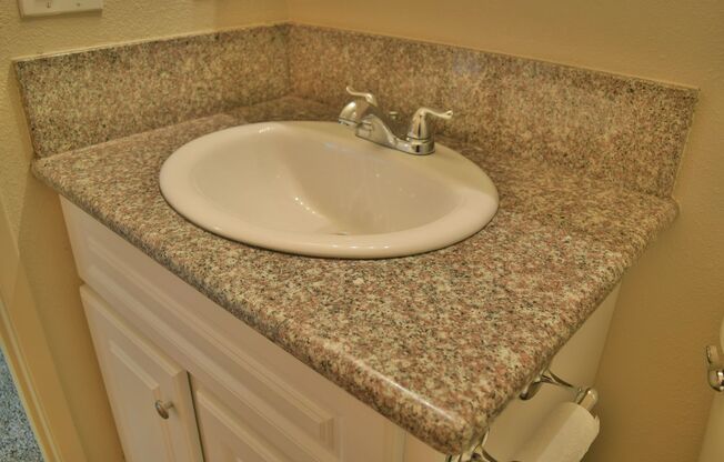 2 beds, 1 bath, 785 sqft, $1,295, Unit FQ 319