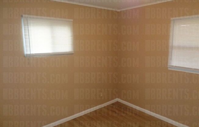 3 beds, 1 bath, $1,075