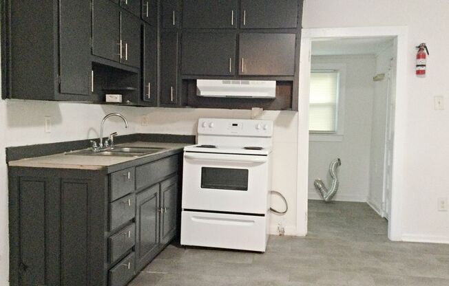 2 beds, 1 bath, $1,595