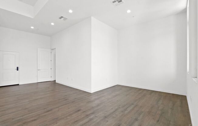 1 bed, 2 baths, 748 sqft, $4,500, Unit #102