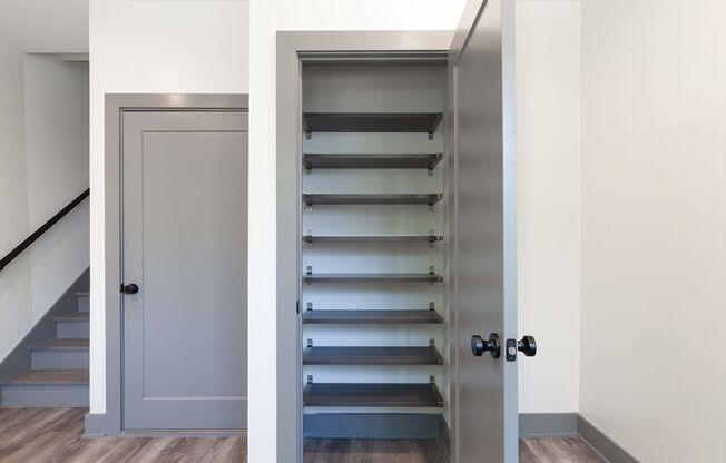 Beautiful 2bd/2.5ba Contemporary Townhome in East Atlanta Village!