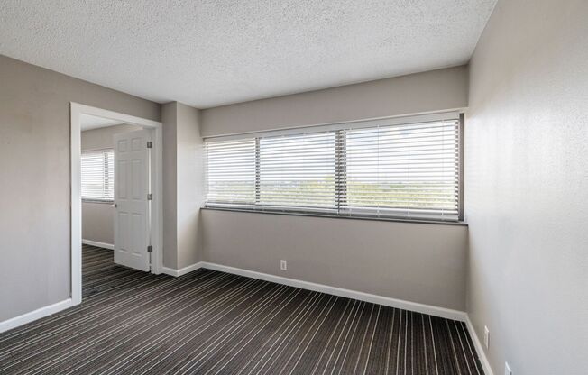 2 beds, 3 baths, 950 sqft, $1,399, Unit 217