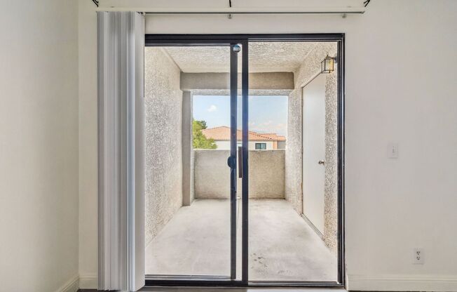 3 beds, 2 baths, $1,595, Unit # 2081
