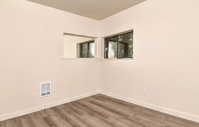 3 BR / 1 BA in nicely updated duplex in North Seattle