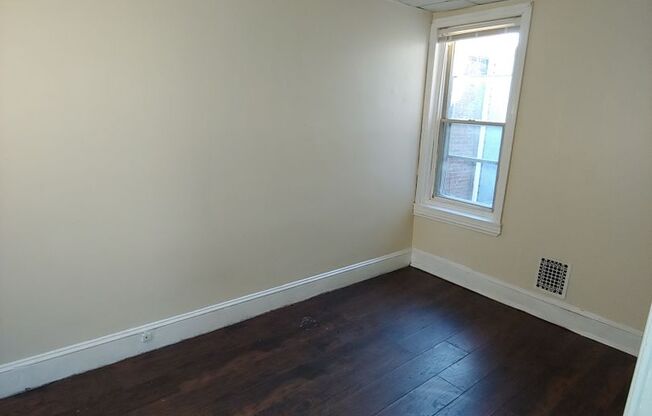 3 beds, 1 bath, $1,325