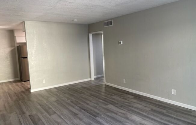 2 beds, 1 bath, 925 sqft, $1,350, Unit 1800 - 4