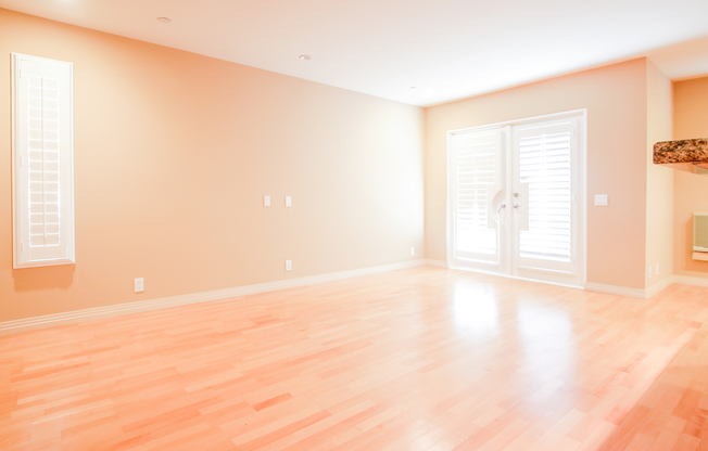 A Fantastic 1 Bedroom 1 Bath Condo with shared Garage in Santa Clara!