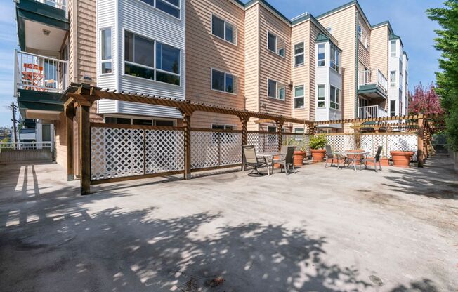 2 beds, 1 bath, 824 sqft, $2,595, Unit #207