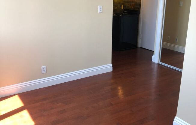 Studio, 1 bath, 438 sqft, $1,575, Unit 2D