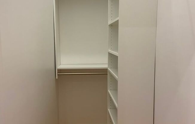 2 beds, 1 bath, 9,999 sqft, $2,250, Unit 64-403