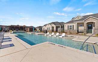 Resort-style pool, spa, and lounging at Avilla Lakeridge in Arlington, TX 76002.