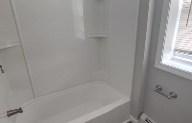 Renovated 2 Bedroom with Washer and Dryer hook ups