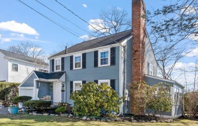 25 MOODY ST