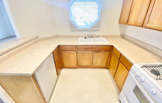 CHARMING SOUTHWEST LAS VEGAS CONDO WITH COMMUNITY AMENITIES