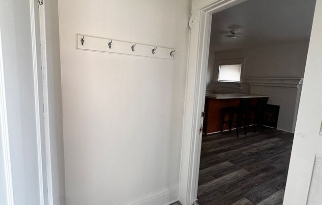 1 bed, 1 bath, $700, Unit 211 Front - 1