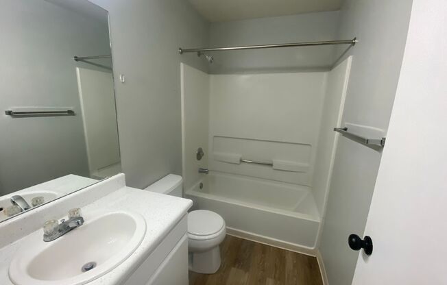 2 beds, 1 bath, 835 sqft, $1,245, Unit 506 Apt. H