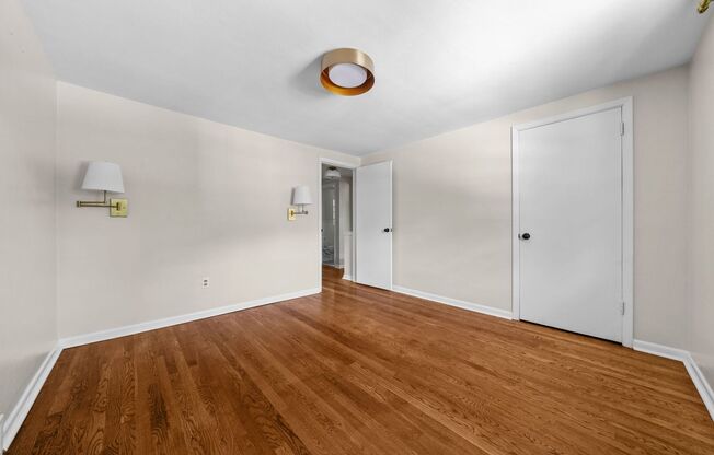 Stunning 3 bedroom home in Forest Hills available now!