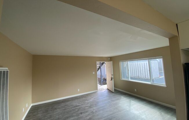 2 beds, 1 bath, 800 sqft, $2,395, Unit 204