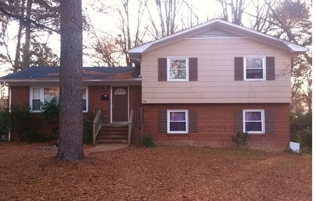 Must see This 4 Bedroom 2 Bath Tri Level Home. Located Close to Sugar Creek Rd and N. Tryon St