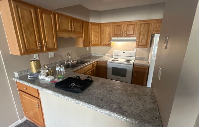 2 beds, 1 bath, 900 sqft, $969, Unit 107