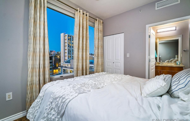 2 beds, 2 baths, $4,900, Unit # 1003