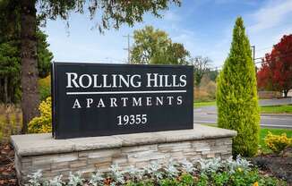 Rolling Hills monument sign